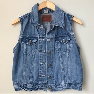 Levi’s | Medium-Wash Denim Vest Size M (fits S)